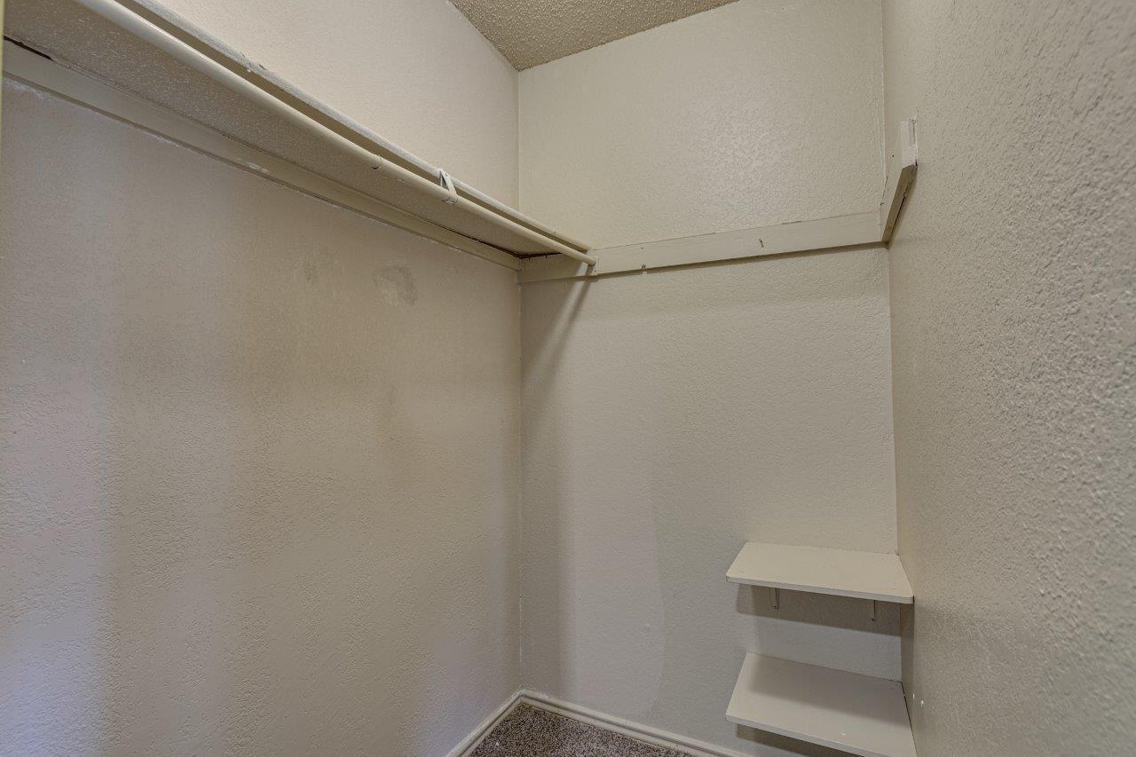 Building Photo - 10611 Woodleaf Dr