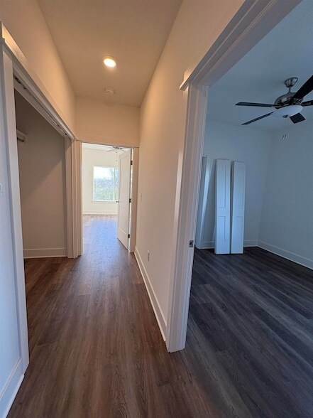 Building Photo - 4833 N Vassar Ave