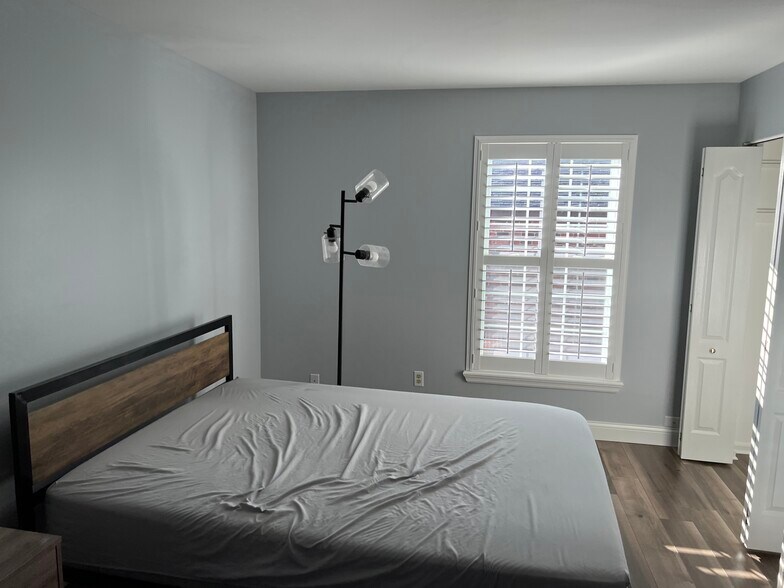 Building Photo - 4298 Chateau de Ville Dr