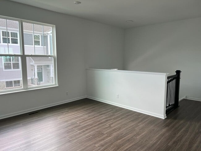 Building Photo - 1033 Atterberg Rd