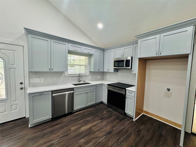 Building Photo - 20 Pine Trail