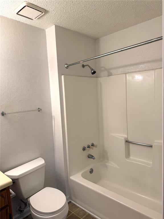 Building Photo - 1600 Oakpoint Dr SW