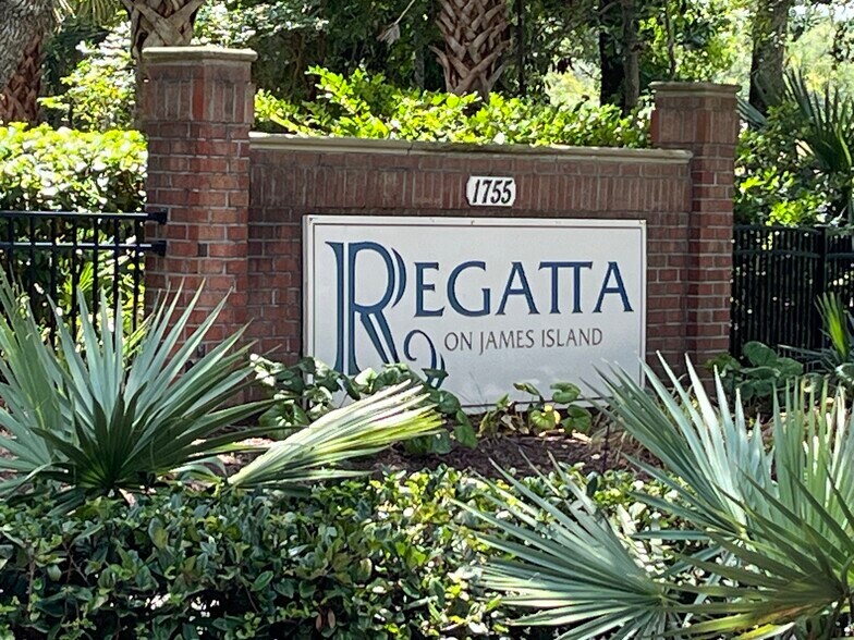 Gated Community - 1755 Central Park Rd