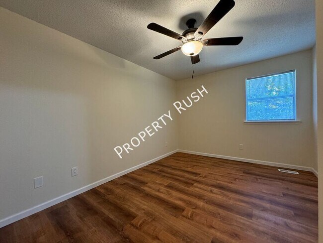 Building Photo - 1511 Rustic Dr