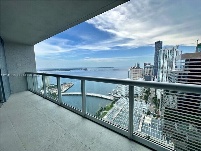 Building Photo - 495 Brickell Ave