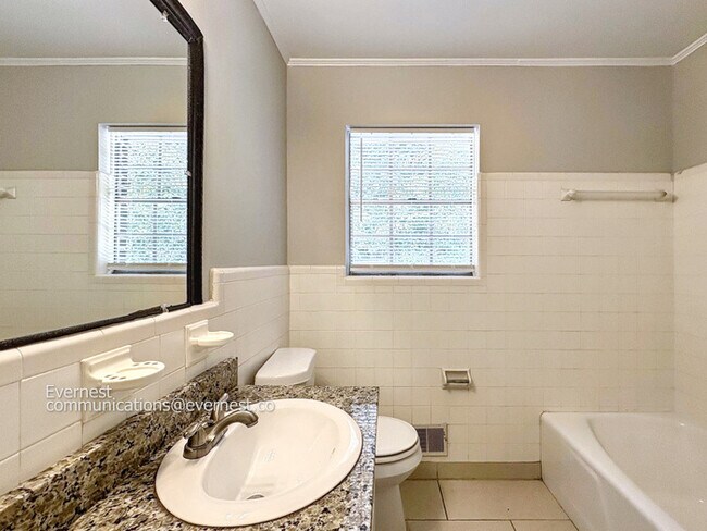 Building Photo - 976 Ridgewood Cir