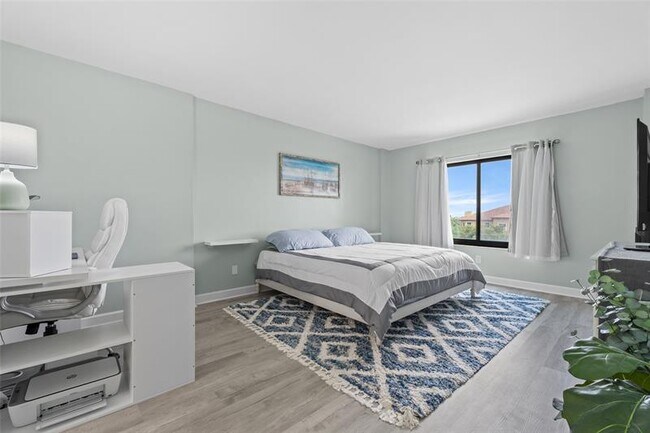 Building Photo - 801 S Ocean Dr