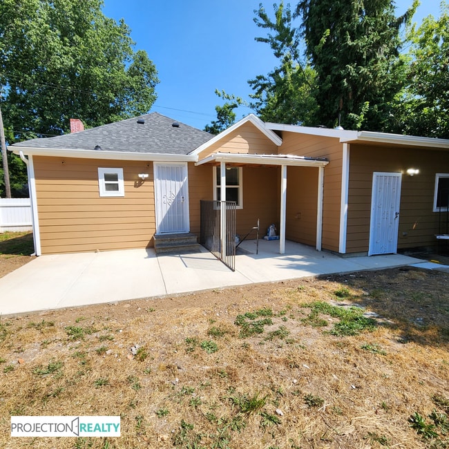 Building Photo - 1538 NE Dekum St