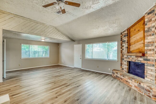 Building Photo - 8403 Quail Burg Ln