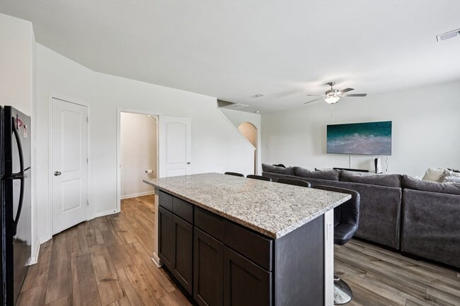 Building Photo - 1927 Churchill Downs Dr