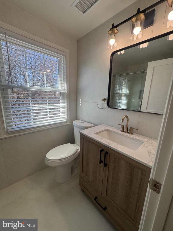 Building Photo - 19100 Annapolis Way