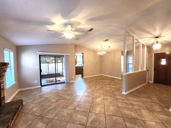 Building Photo - 3 bedroom house for rent right away in NE ...