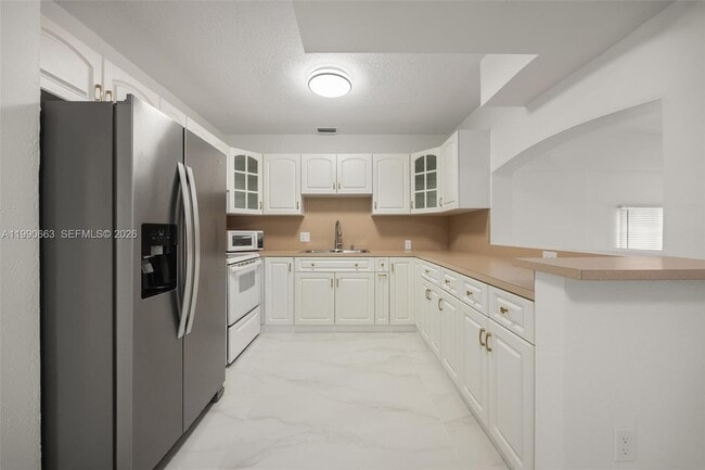 Building Photo - 3640 SW 13th St