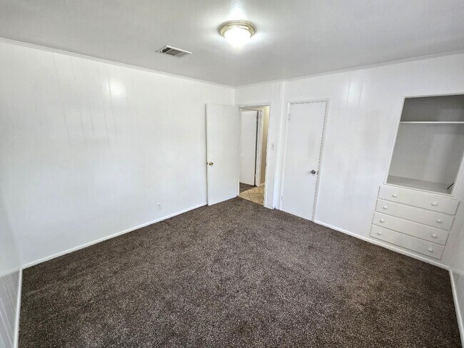 Building Photo - 3221 Rose Pl