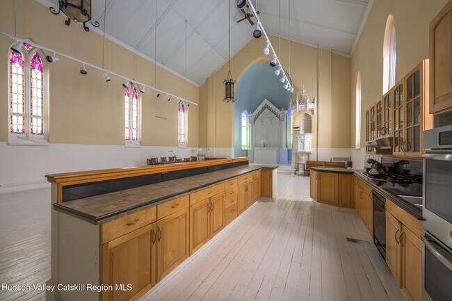 Building Photo - 428 State St