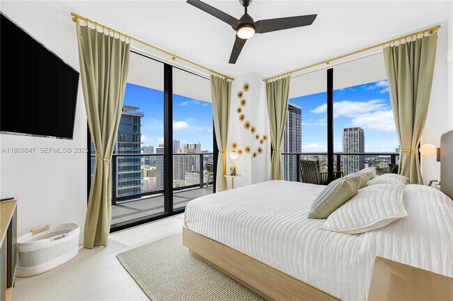 Building Photo - 159 NE 6th St