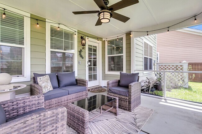 Building Photo - Fully Furnished 3 Bedroom, 2.5 Bathroom Home in Foxbank Plantation