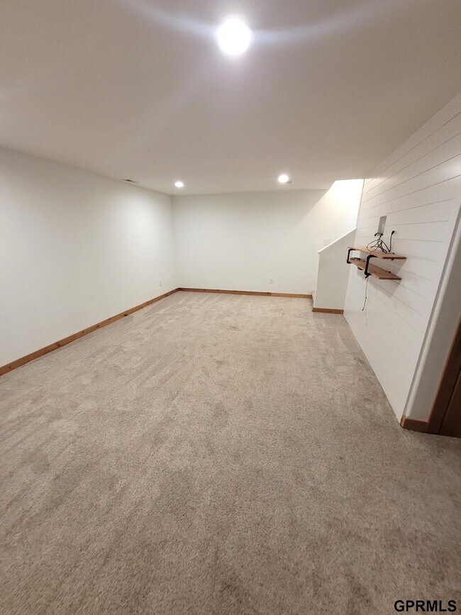 Building Photo - 16402 Iske Dr