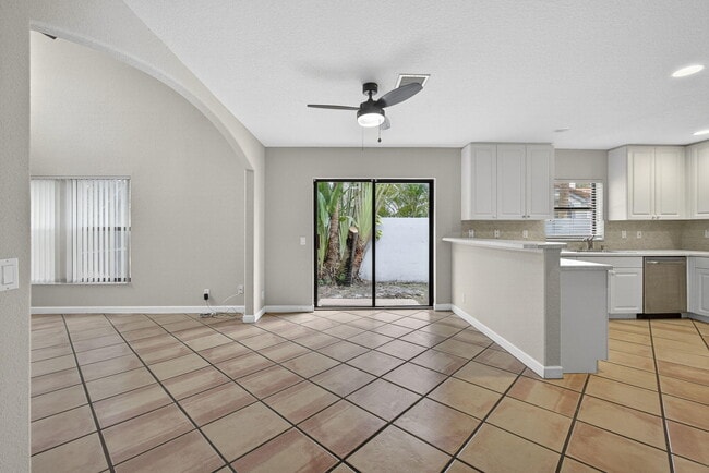 Building Photo - 131 Island Way