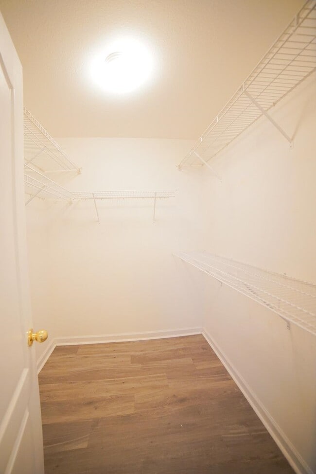 Building Photo - 1060 Kingdom Dr