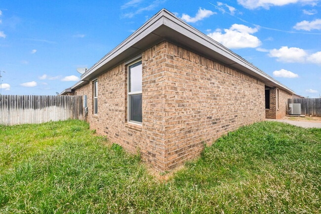 Building Photo - 9806 Avenue V