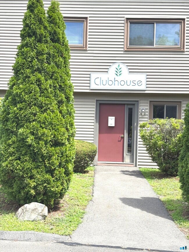 Building Photo - 19 Greenbriar Dr