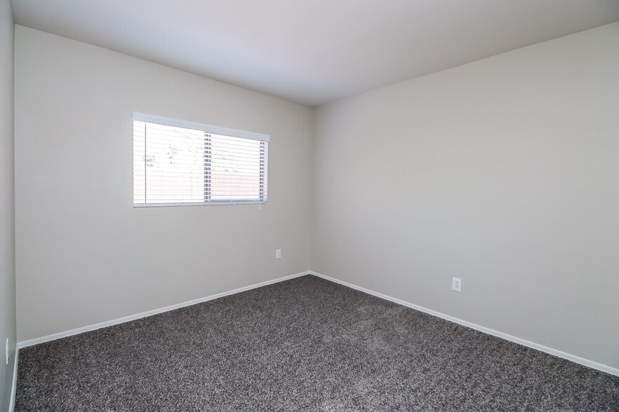 Building Photo - 1538 S Danielson Wy