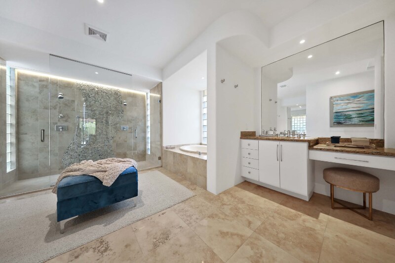 Building Photo - 50070 Vía De Moda