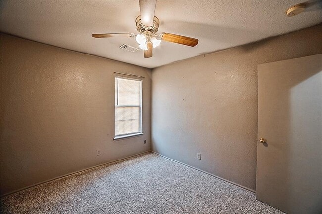 Building Photo - 604 NE 21st St