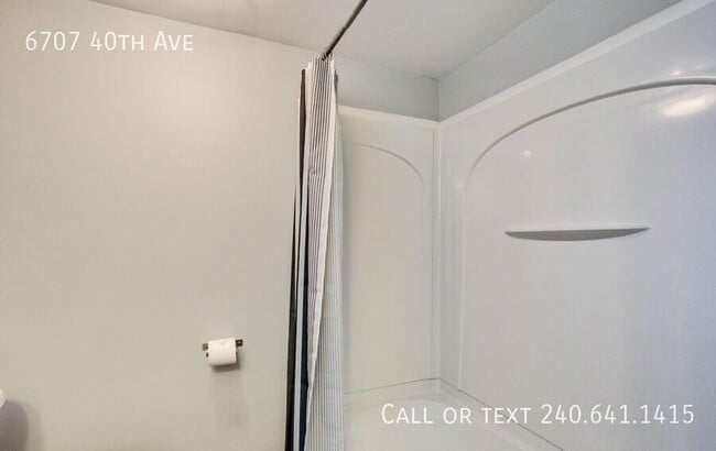 Building Photo - 6707 40th Ave
