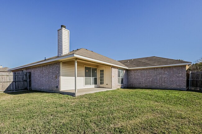 Building Photo - 2602 Pioneer Ln