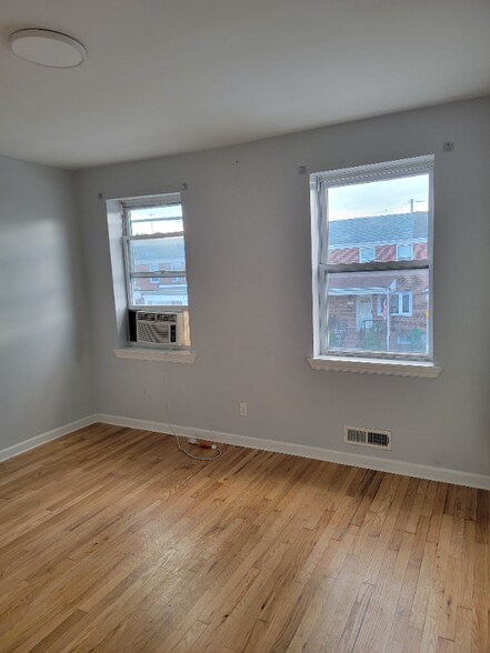 Building Photo - 825 Umbra St