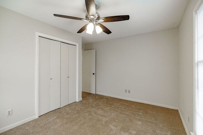 Building Photo - 160 Jockey Club Dr