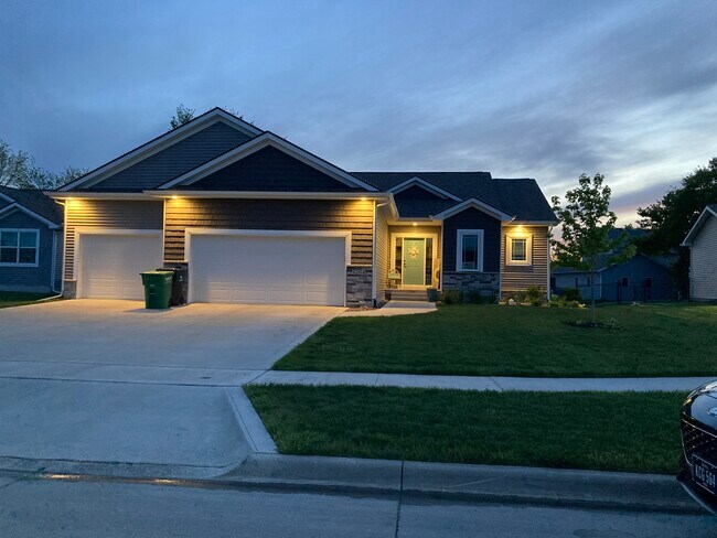 Primary Photo - 4204 SW Ash Ct