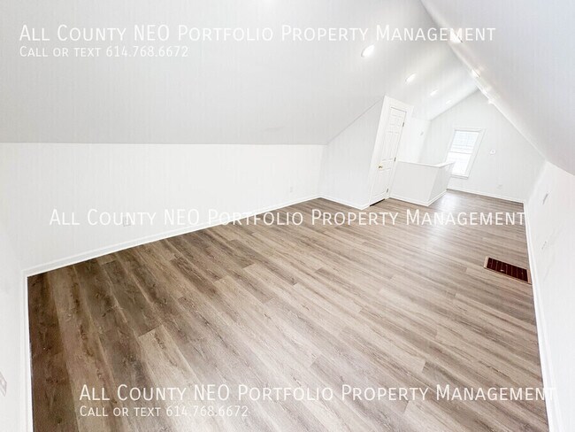 Building Photo - 1463 E Whittier St