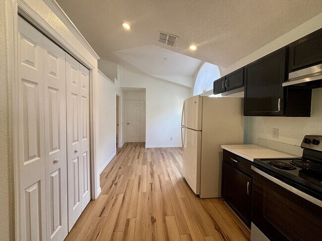 Building Photo - 2787 River Ridge Dr