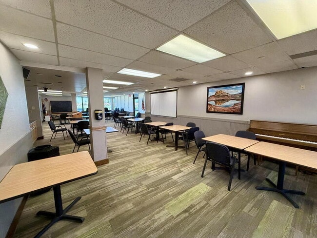Building Photo - 6761 S Oakmont Dr
