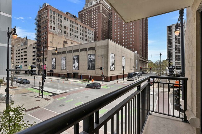 Building Photo - 41 E 8th St