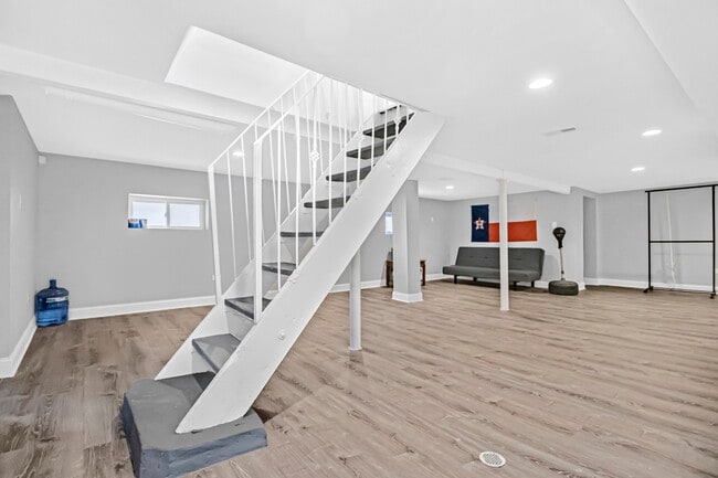 Building Photo - 9105 S Racine Ave