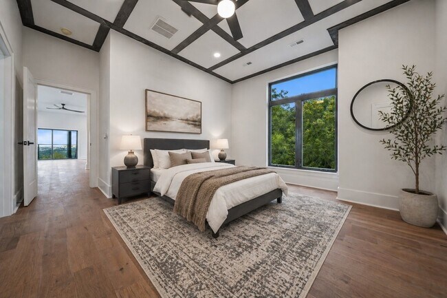 Building Photo - 6011 Hill Cir Dr