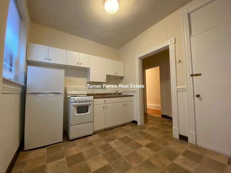 Building Photo - 1382A Beacon St