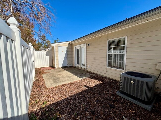 Building Photo - 310 Evans Lake Way