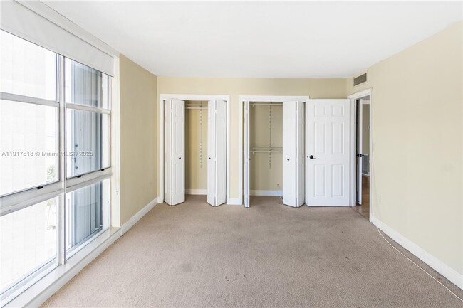 Building Photo - 145 SE 25th Rd