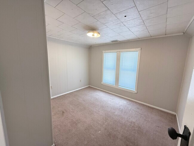 Building Photo - 3223 N 15 1/2 St