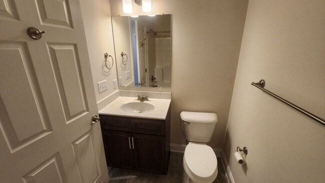 Building Photo - 2219 Deyerle Ave