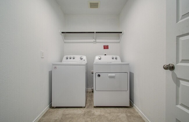 Building Photo - 1206 Cattle Chute Ct