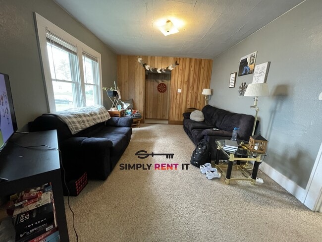 Primary Photo - 3 Bedroom House On Campus, Free Parking! A...
