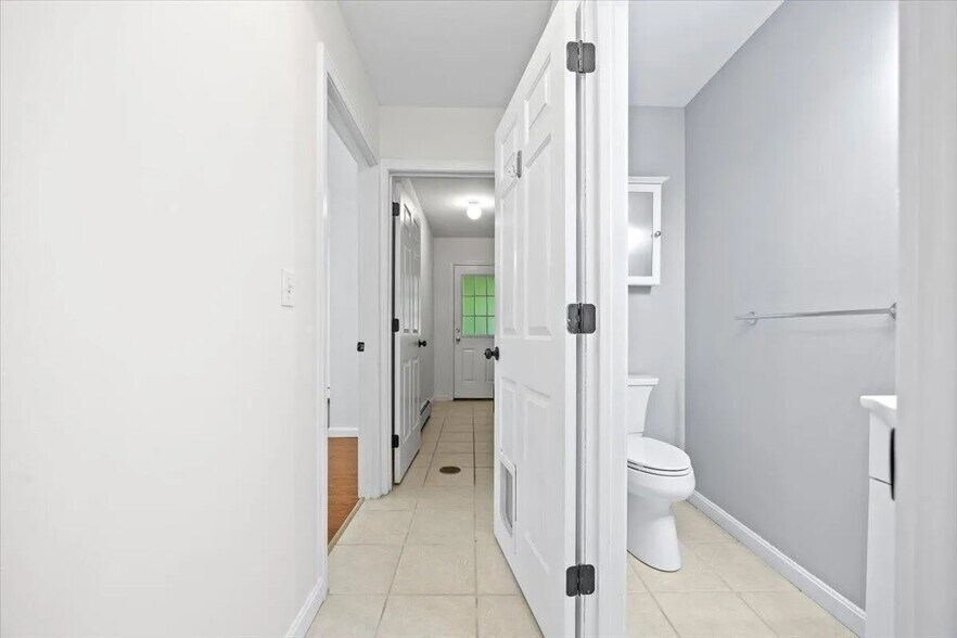 Building Photo - 14 Woodside Dr
