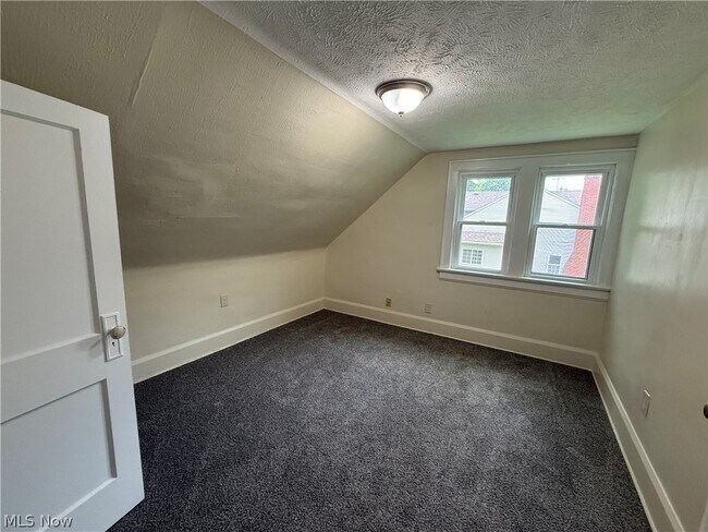 Building Photo - 404 Noah Ave
