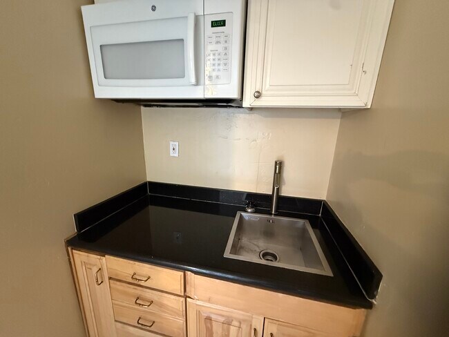 Building Photo - 4951 Campanile Dr